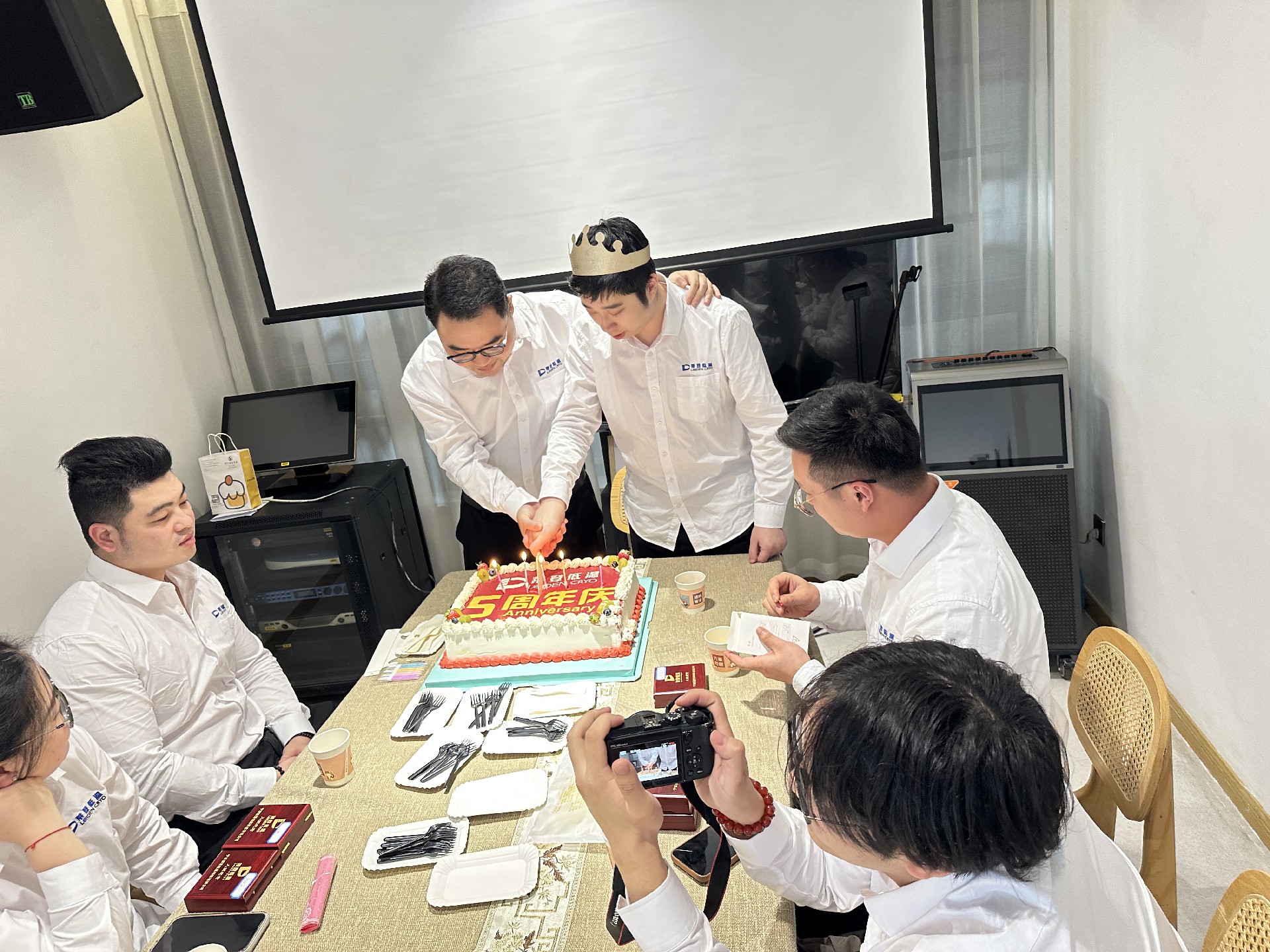 1765244191206858.jpg 吃蛋糕9.JPG